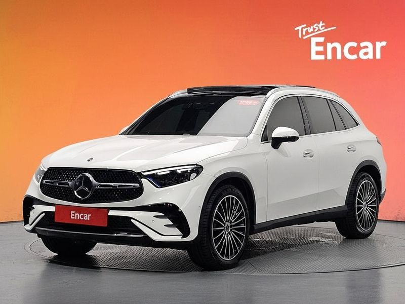 2026 Mercedes-Benz C-Class GLC300 4MATIC AMG Line photo 1