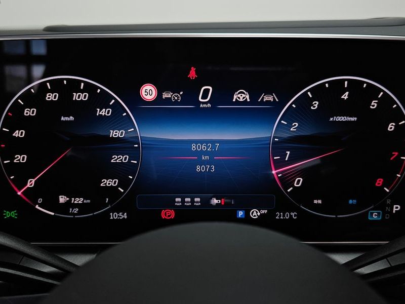 2026 Mercedes-Benz C-Class GLC300 4MATIC AMG Line photo 8