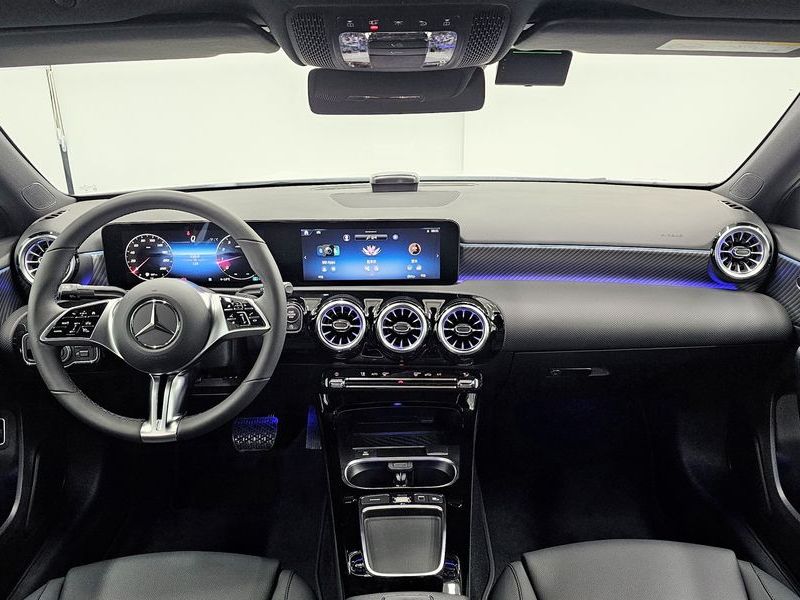 2026 Mercedes-Benz A-Class A220 Sedan photo 7