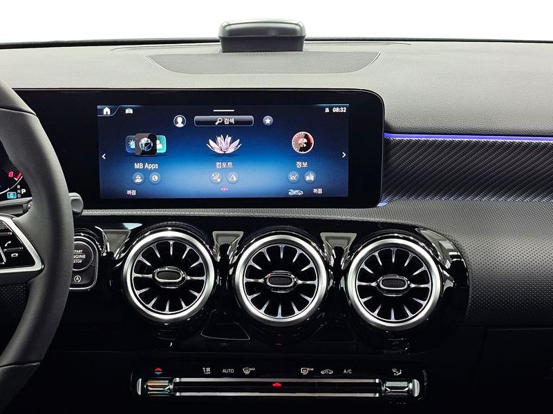 2026 Mercedes-Benz A-Class A220 Sedan photo 16