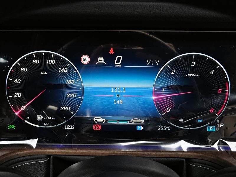 2026 Mercedes-Benz CLA G450d photo 8