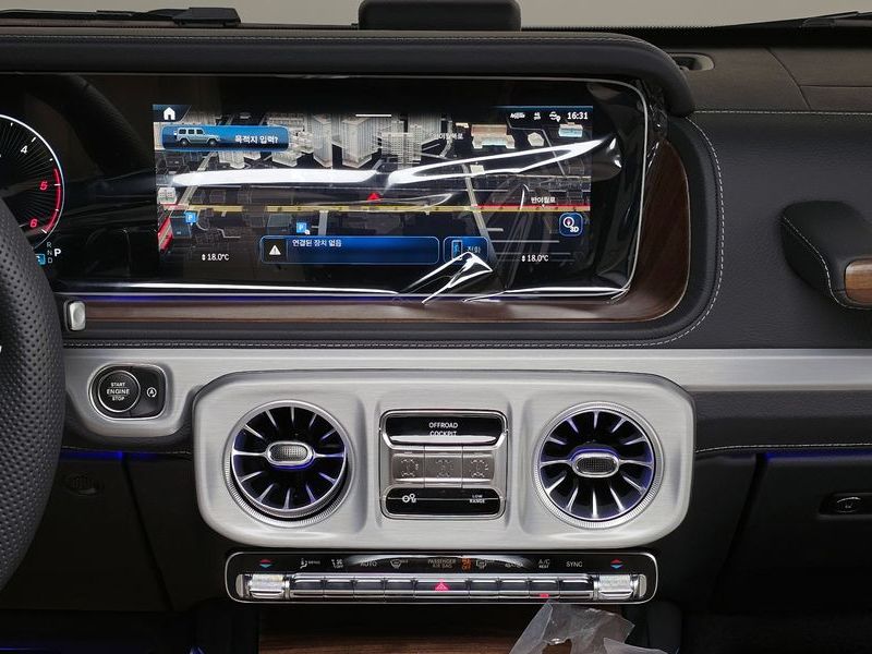 2026 Mercedes-Benz CLA G450d photo 13