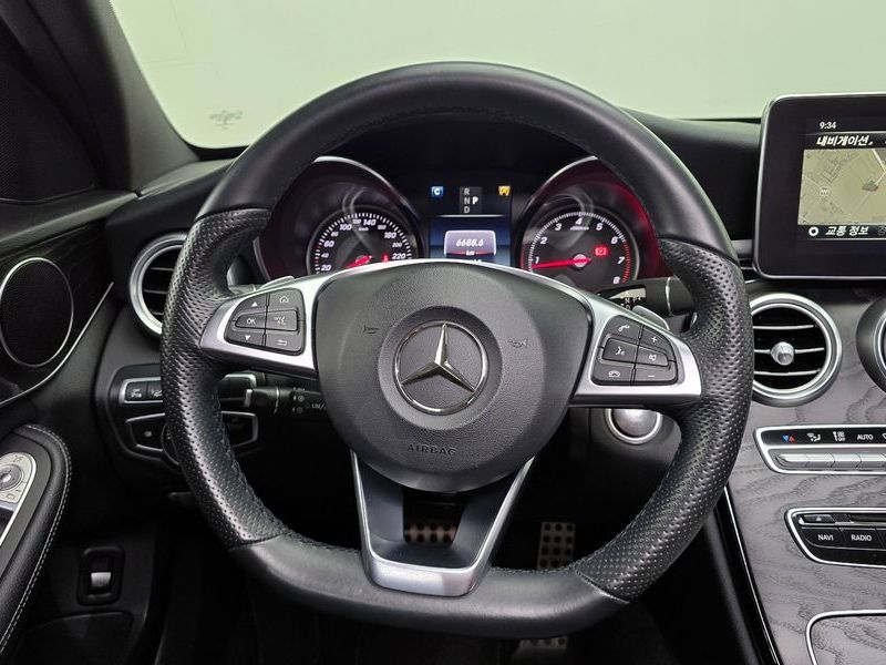 2018 Mercedes-Benz C-Class C200 4MATIC AMG Line photo 14