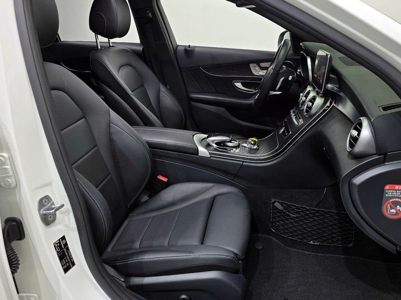 2018 Mercedes-Benz C-Class C200 4MATIC AMG Line photo 26