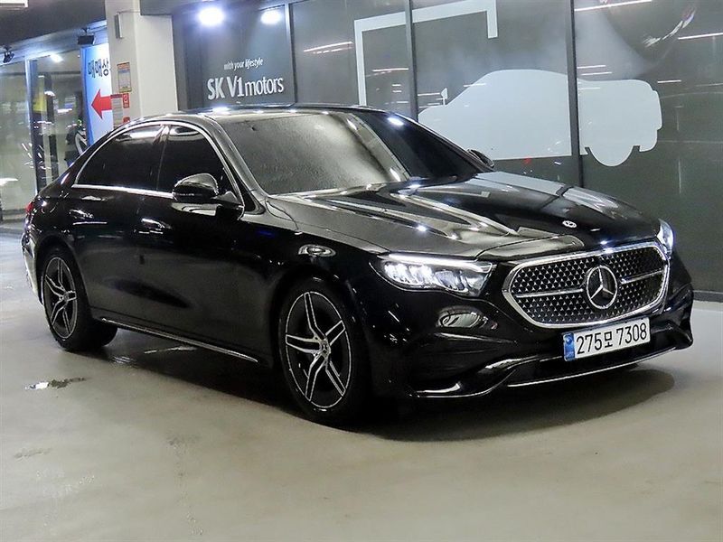 2026 Mercedes-Benz E-Class E200 AMG Line photo 1