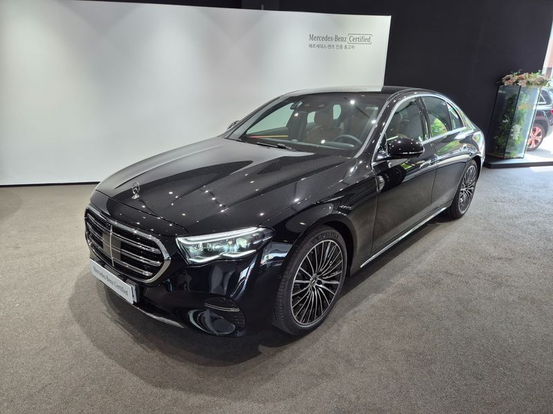2026 Mercedes-Benz E-Class E450 4MATIC Exclusive photo 1