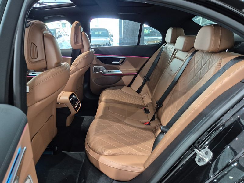 2026 Mercedes-Benz E-Class E450 4MATIC Exclusive photo 11