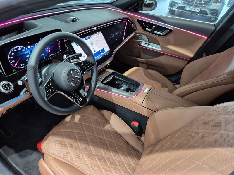 2026 Mercedes-Benz E-Class E450 4MATIC Exclusive photo 16