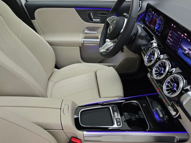 2026 Mercedes-Benz EQB X243 EQB300 4MATIC photo 9