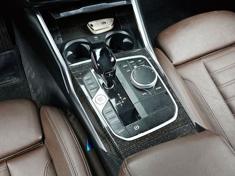 2021 BMW 3 Series 320i Luxury photo 9