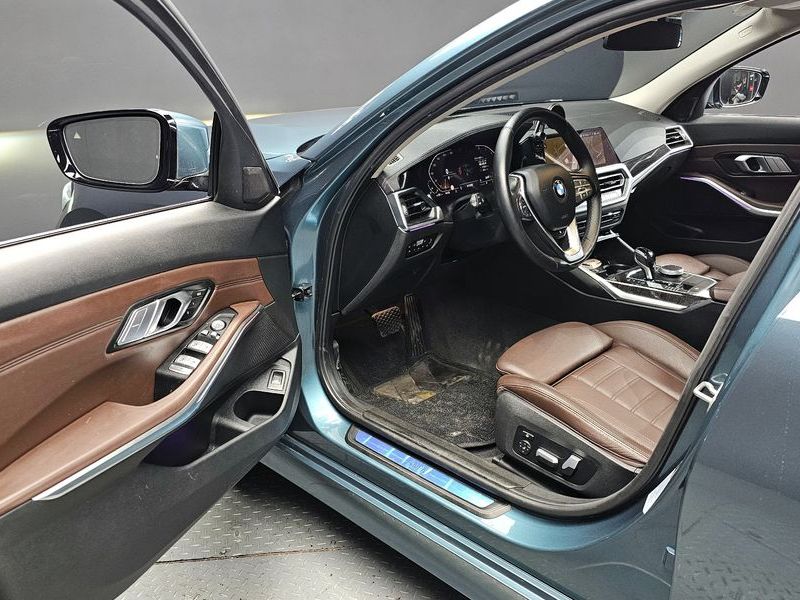 2021 BMW 3 Series 320i Luxury photo 11