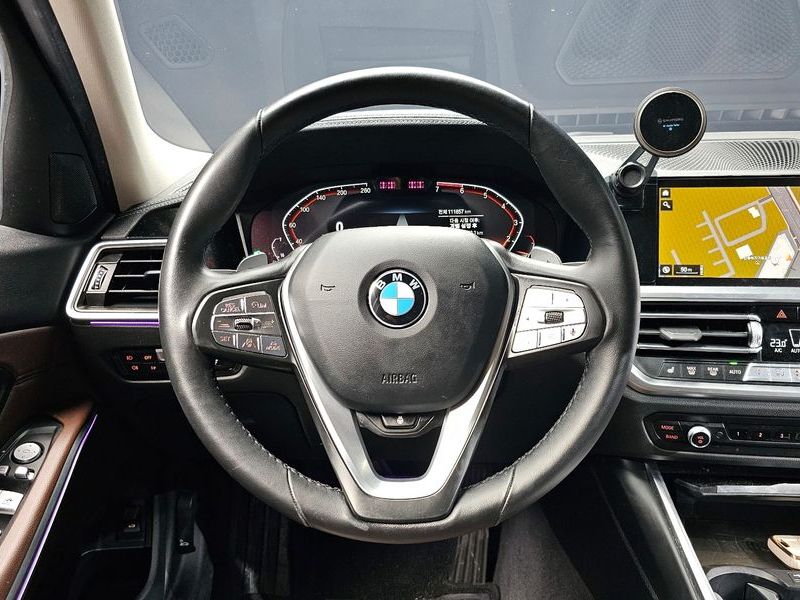 2021 BMW 3 Series 320i Luxury photo 13