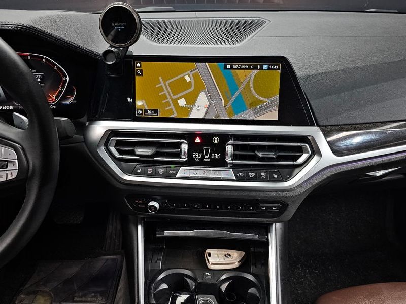 2021 BMW 3 Series 320i Luxury photo 14
