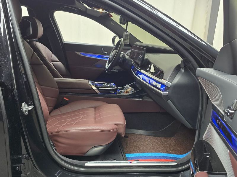 2025 BMW 7 Series 740d xDrive M Sport photo 10