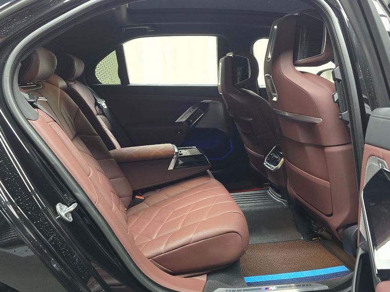 2025 BMW 7 Series 740d xDrive M Sport photo 12