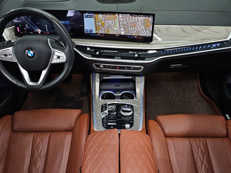 2023 BMW X7 xDrive 40i Design Pure Excellence 6-Seater photo 7