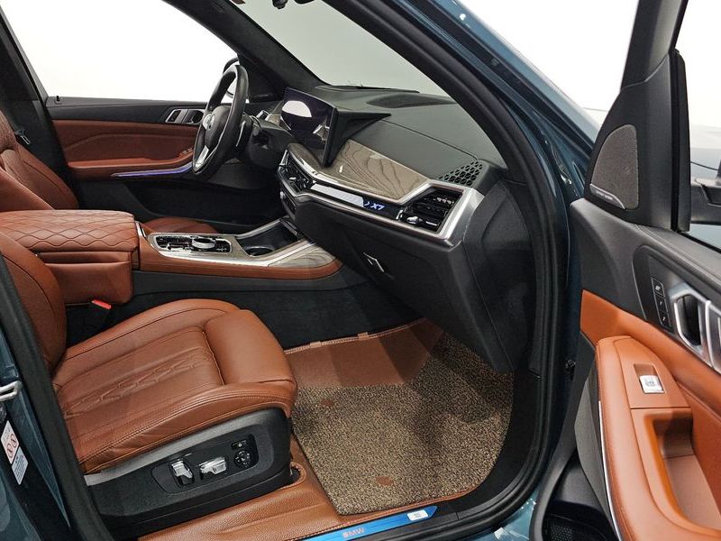 2023 BMW X7 xDrive 40i Design Pure Excellence 6-Seater photo 10
