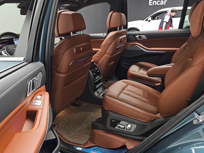 2023 BMW X7 xDrive 40i Design Pure Excellence 6-Seater photo 12
