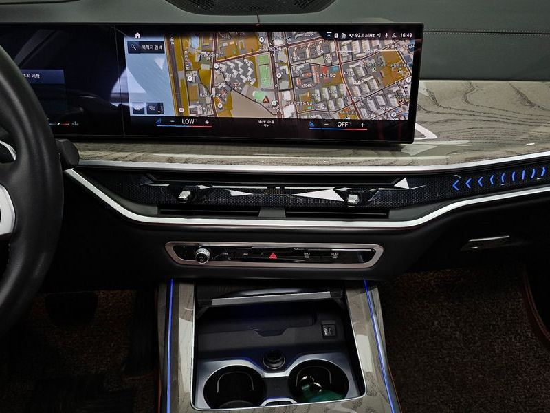 2023 BMW X7 xDrive 40i Design Pure Excellence 6-Seater photo 14