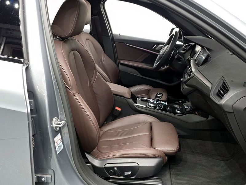 2023 BMW 1 Series 120i M Sports photo 11