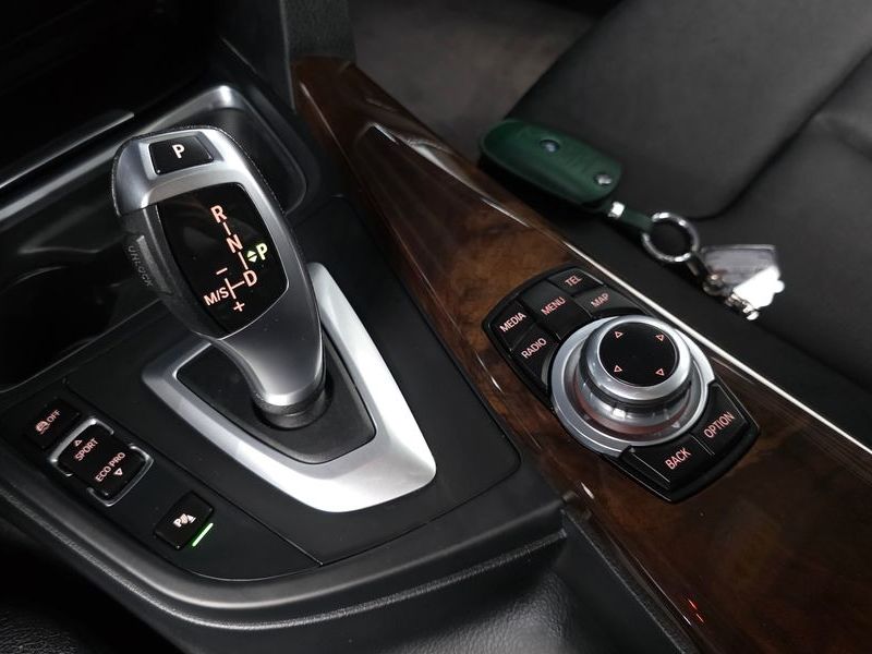 2013 BMW 3 Series 320d photo 9
