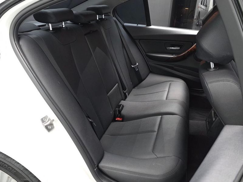 2013 BMW 3 Series 320d photo 12