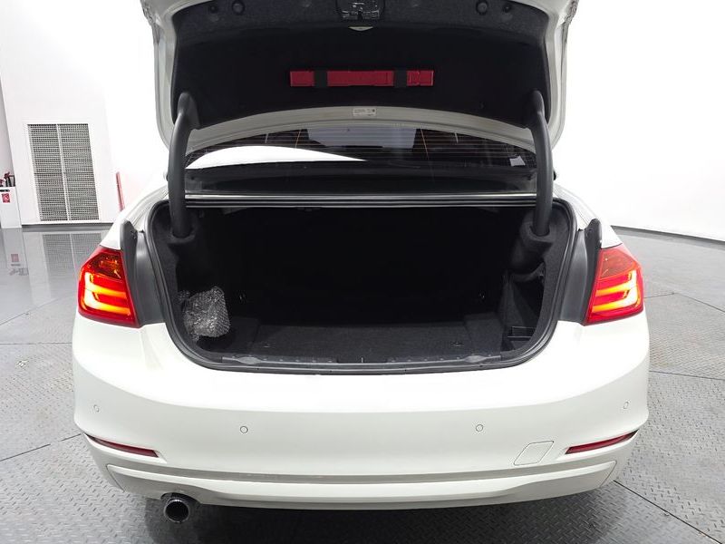 2013 BMW 3 Series 320d photo 20