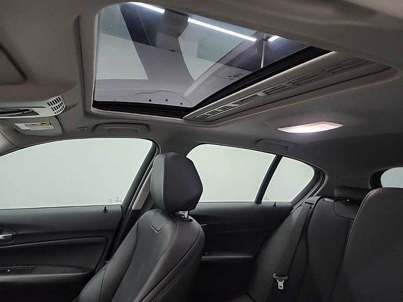 2015 BMW 1 Series 118d Sport 5Door photo 13