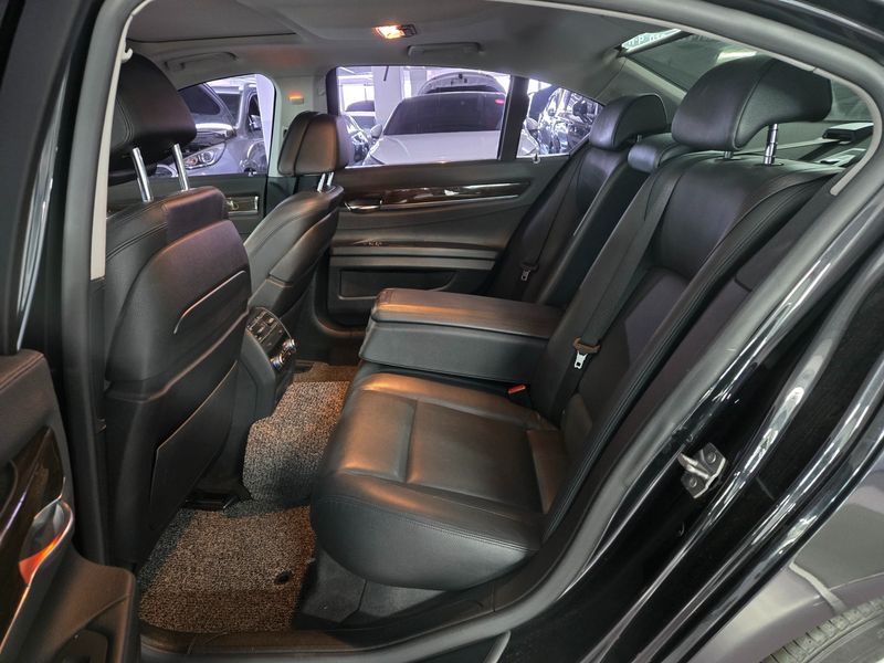 2013 BMW 7 Series 730d xDrive photo 8