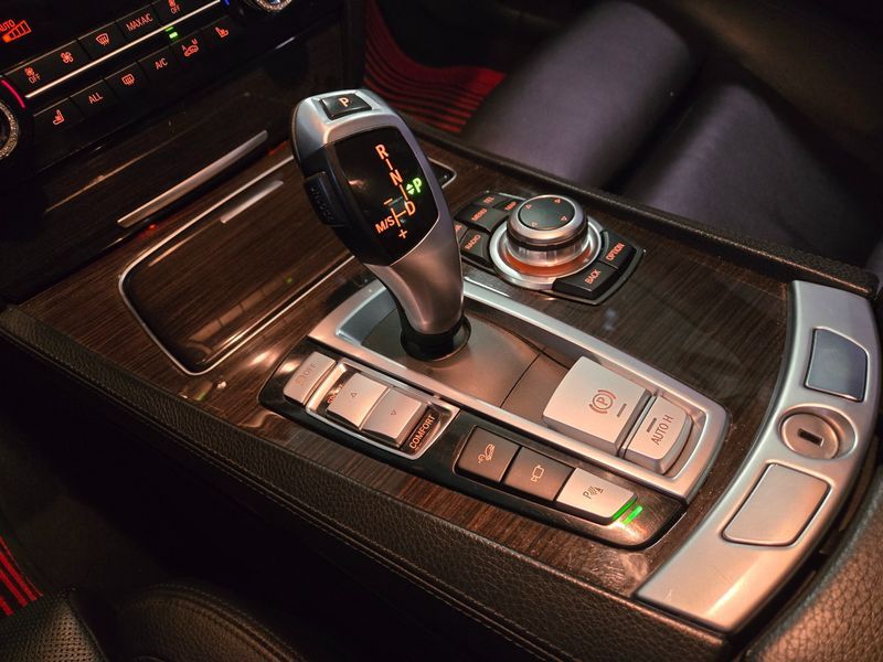 2013 BMW 7 Series 730d xDrive photo 9