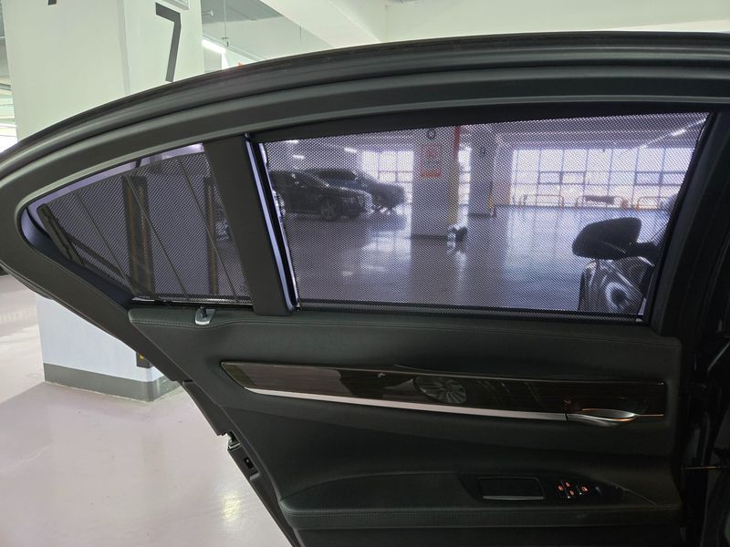 2013 BMW 7 Series 730d xDrive photo 15