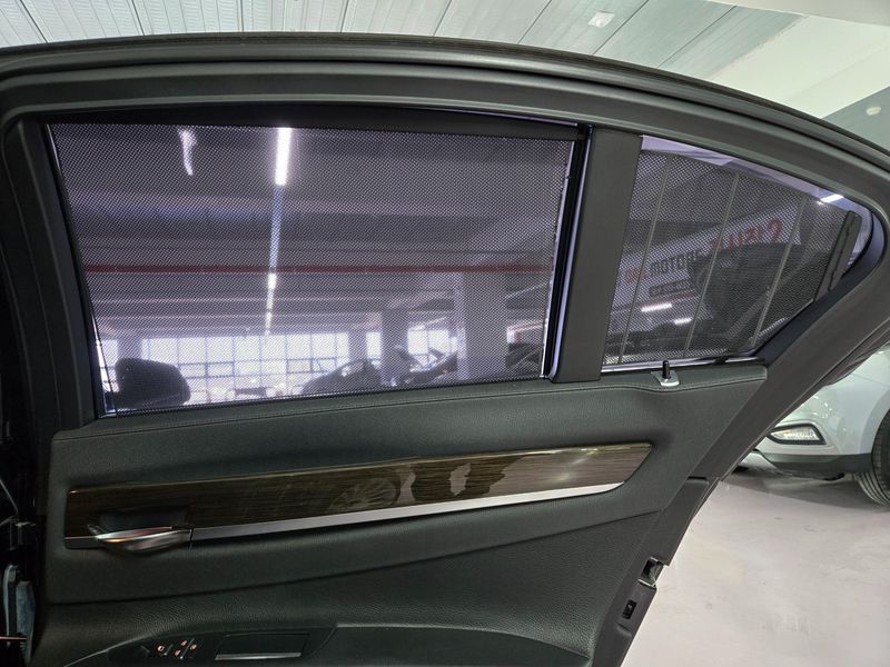 2013 BMW 7 Series 730d xDrive photo 16
