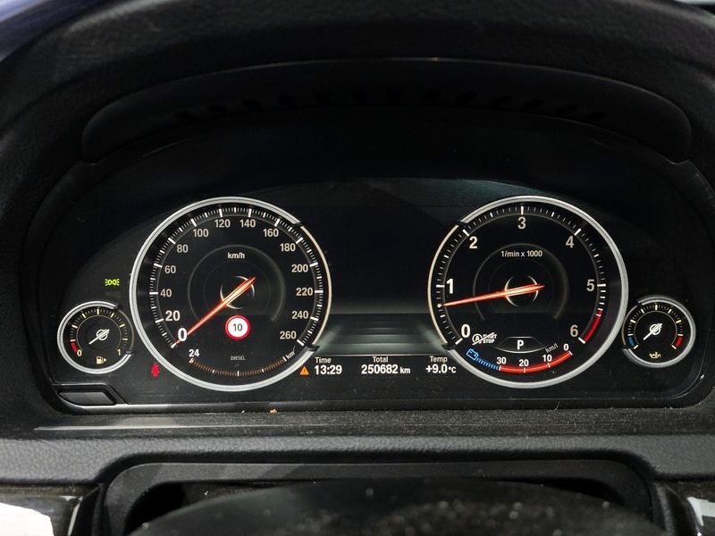2014 BMW 5 Series GT 30d photo 8