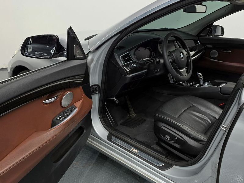 2014 BMW 5 Series GT 30d photo 10