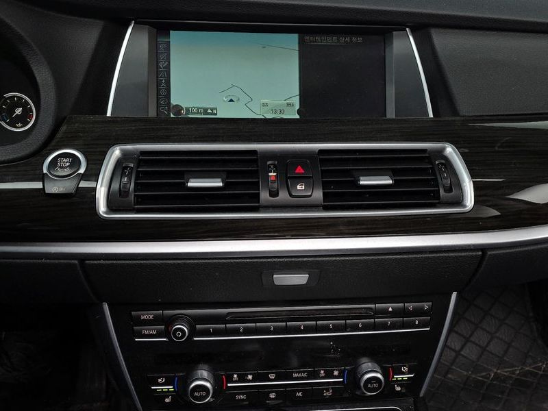 2014 BMW 5 Series GT 30d photo 16
