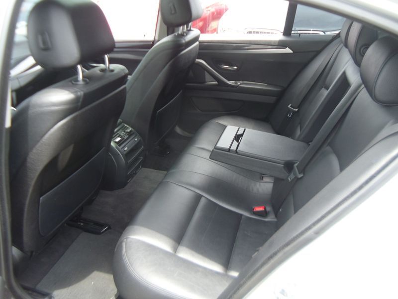2014 BMW 5 Series 520d photo 12