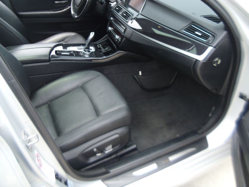 2014 BMW 5 Series 520d photo 14