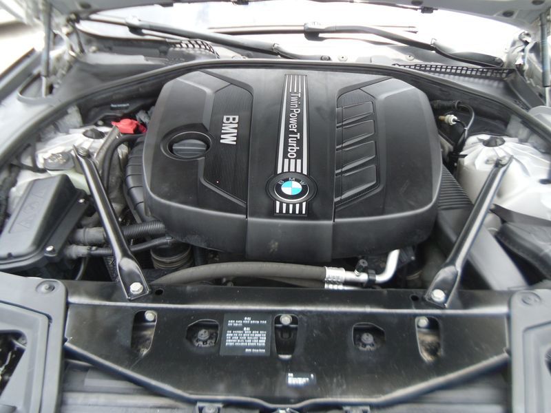 2014 BMW 5 Series 520d photo 16