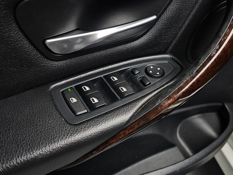 2013 BMW 3 Series 320d xDrive photo 17