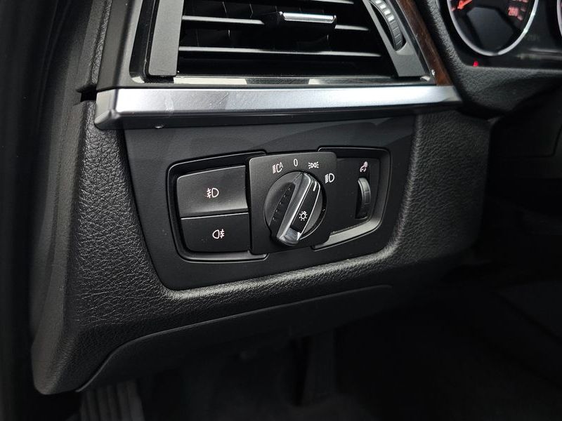 2013 BMW 3 Series 320d xDrive photo 18