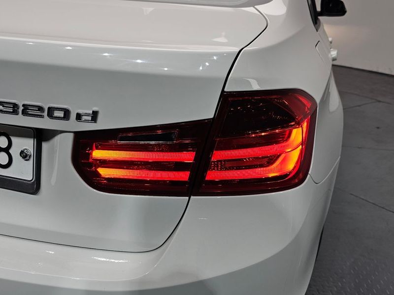 2013 BMW 3 Series 320d xDrive photo 23