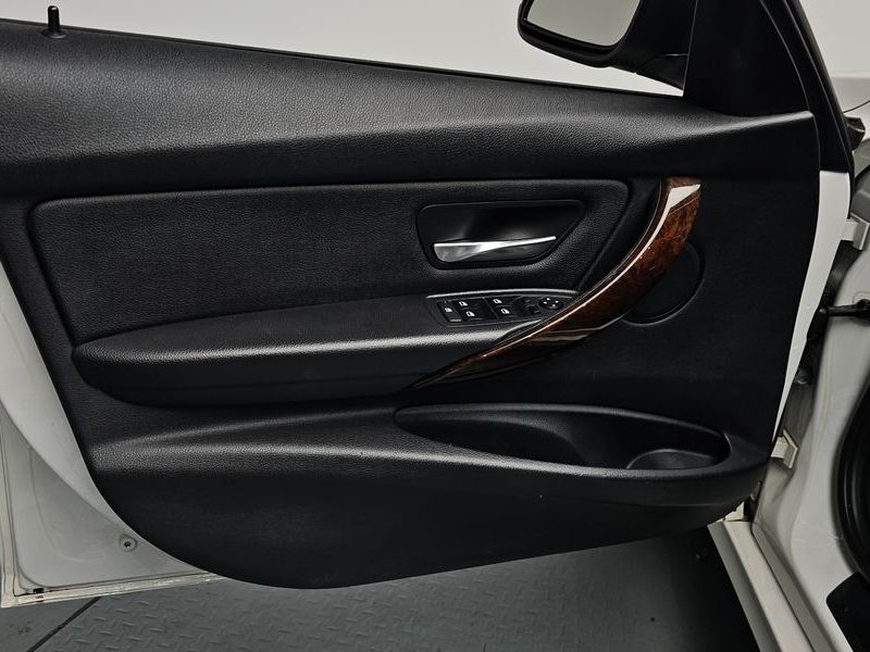 2013 BMW 3 Series 320d xDrive photo 24