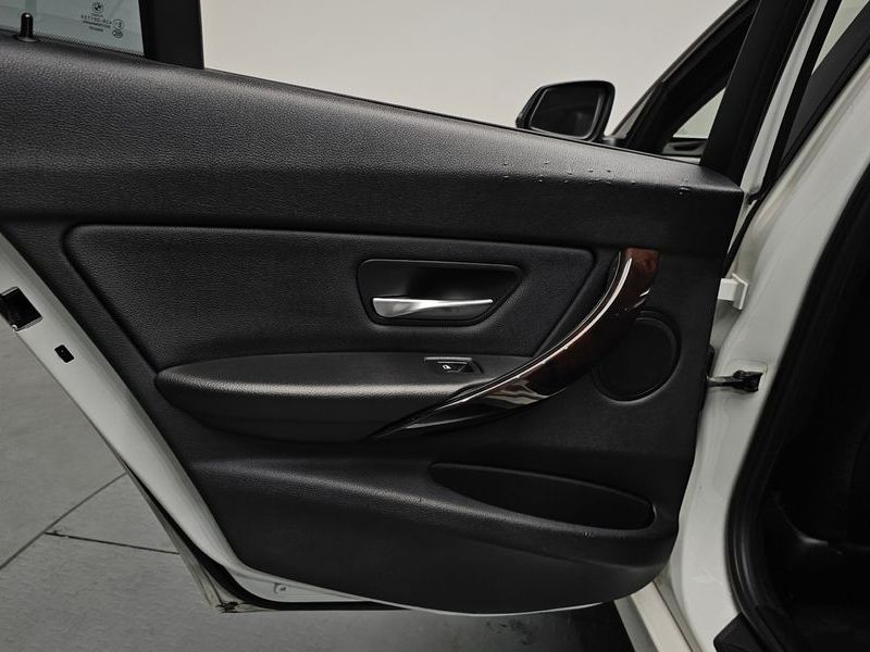 2013 BMW 3 Series 320d xDrive photo 25