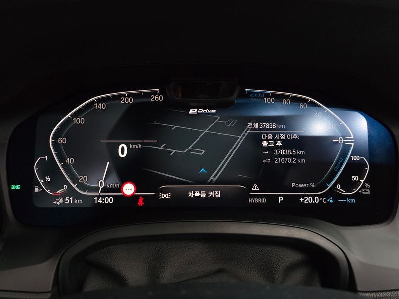 2021 BMW 3 Series 330e M Sport photo 8