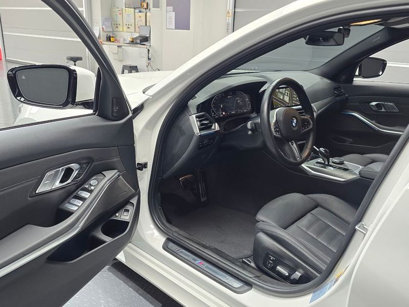 2021 BMW 3 Series 330e M Sport photo 10