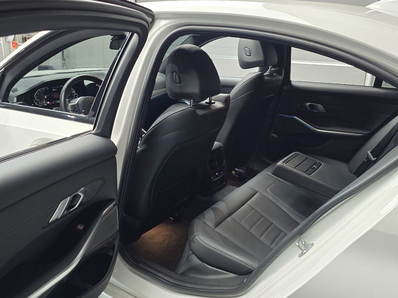 2021 BMW 3 Series 330e M Sport photo 11