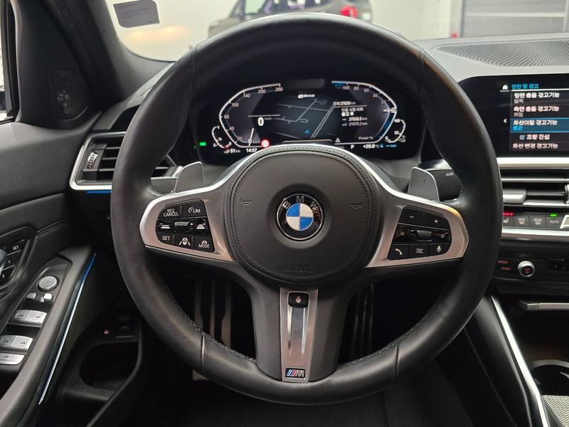 2021 BMW 3 Series 330e M Sport photo 13