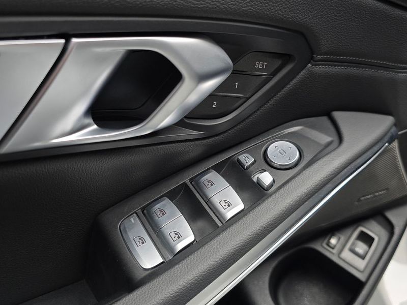 2021 BMW 3 Series 330e M Sport photo 14