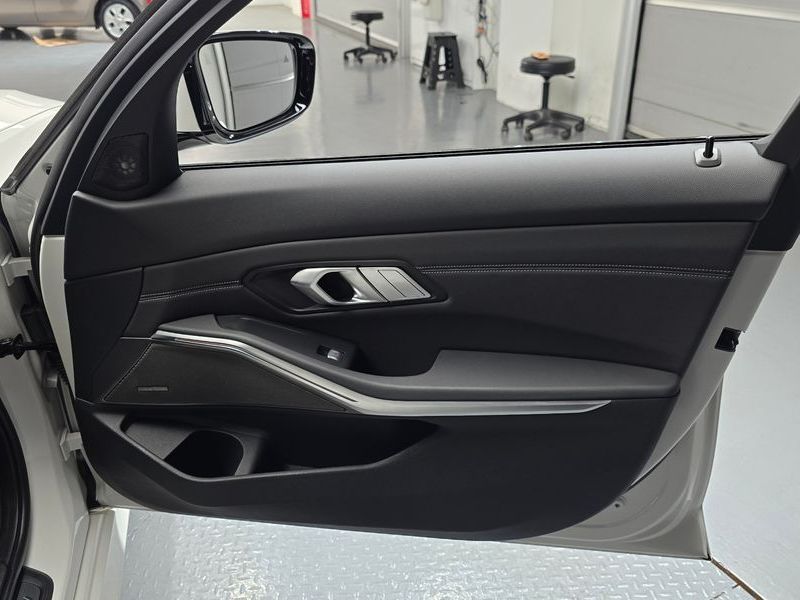 2021 BMW 3 Series 330e M Sport photo 25