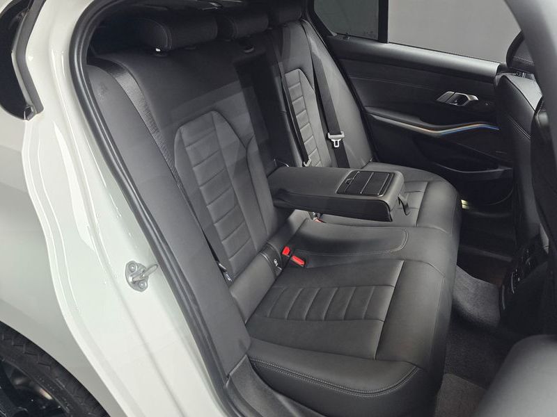 2021 BMW 3 Series 330e M Sport photo 26